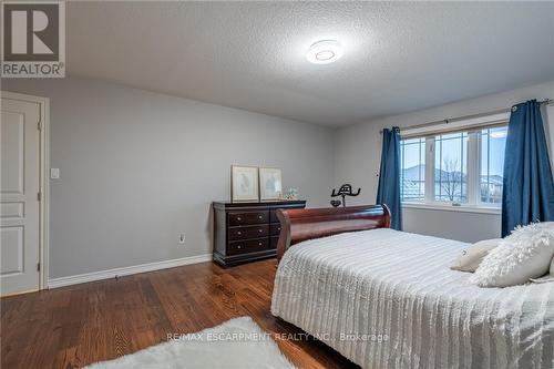 152 Central Ave, Grimsby, ON - Indoor Photo Showing Bedroom