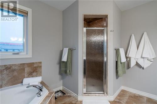 152 Central Avenue, Grimsby, ON - Indoor Photo Showing Bathroom