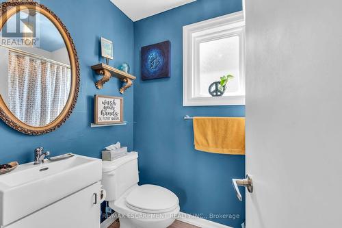 348 Victoria Ave N, Hamilton, ON - Indoor Photo Showing Bathroom
