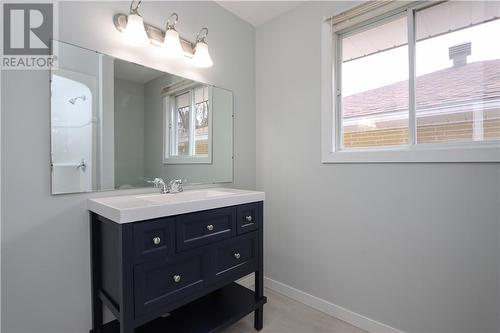 633 Beaton Avenue, Sudbury, ON - Indoor Photo Showing Bathroom