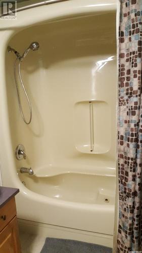 408 3Rd Avenue, Alameda, SK - Indoor Photo Showing Bathroom