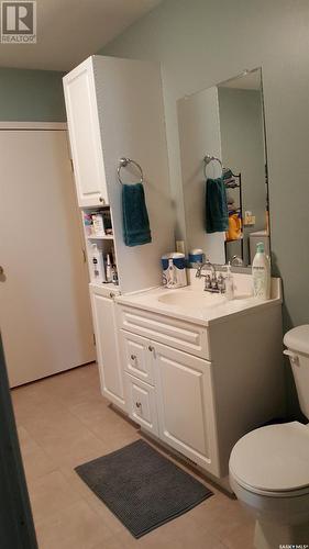 408 3Rd Avenue, Alameda, SK - Indoor Photo Showing Bathroom
