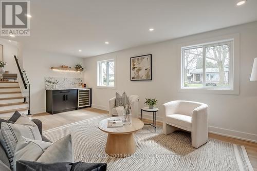 3453 Spruce Ave, Burlington, ON - Indoor Photo Showing Living Room
