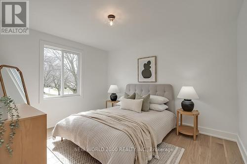 3453 Spruce Ave, Burlington, ON - Indoor Photo Showing Bedroom