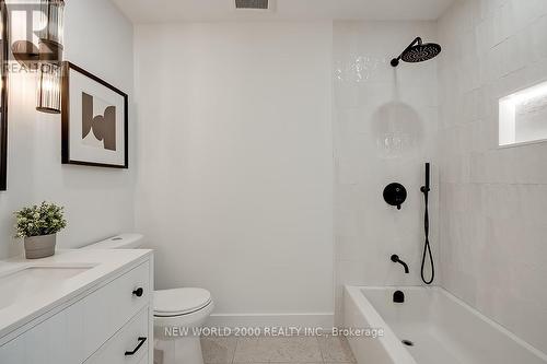 3453 Spruce Ave, Burlington, ON - Indoor Photo Showing Bathroom