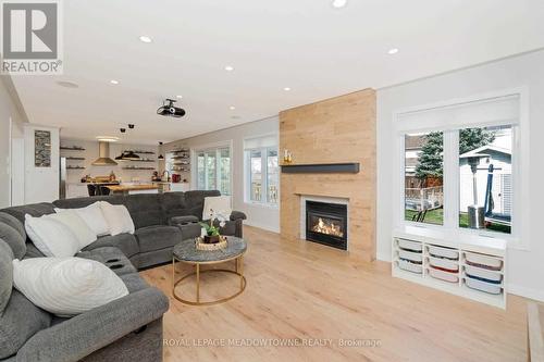 25 Somerville Rd, Halton Hills, ON - Indoor Photo Showing Living Room With Fireplace
