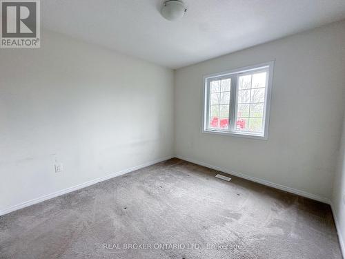 7755 White Pine Cres, Niagara Falls, ON - Indoor Photo Showing Other Room