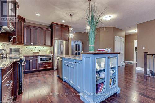 17 - 725 Eagletrace Drive, London, ON - Indoor Photo Showing Kitchen