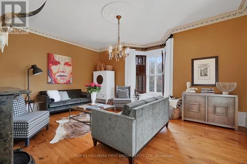 198 Bagot Street, Cobourg, ON - Indoor Photo Showing Living Room