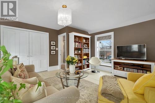 198 Bagot Street, Cobourg, ON - Indoor Photo Showing Living Room