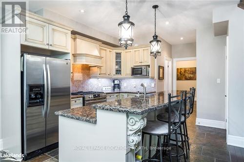 111 Earl Street, Wasaga Beach, ON - Indoor Photo Showing Kitchen With Stainless Steel Kitchen With Upgraded Kitchen
