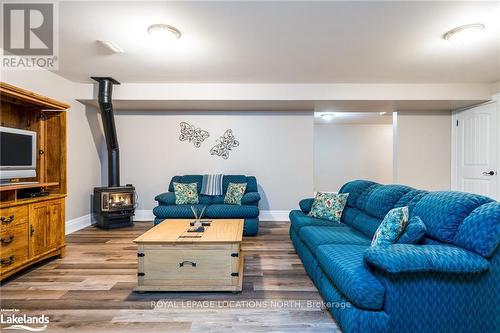111 Earl Street, Wasaga Beach, ON - Indoor Photo Showing Living Room