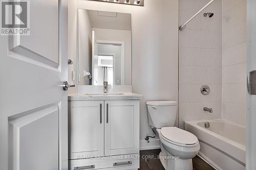 #434 -216 Oak Park Blvd, Oakville, ON - Indoor Photo Showing Bathroom