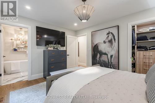 1300 1 Side Road, Burlington, ON - Indoor Photo Showing Bedroom