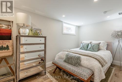 1300 1 Side Rd, Burlington, ON - Indoor Photo Showing Bedroom