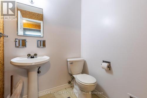 2292 Belfast Cres, Mississauga, ON - Indoor Photo Showing Bathroom