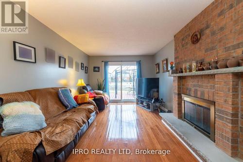 40 O'Hara Pl, Brampton, ON - Indoor Photo Showing Living Room With Fireplace