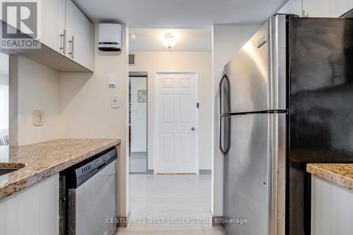 #908 -265 Enfield Pl, Mississauga, ON - Indoor Photo Showing Kitchen