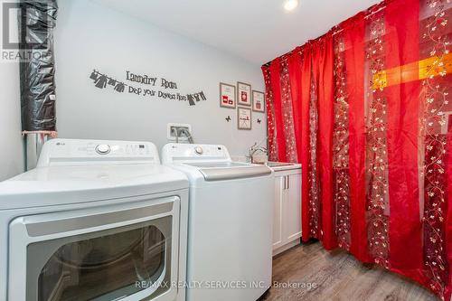 105 Fanshawe Dr, Brampton, ON - Indoor Photo Showing Laundry Room