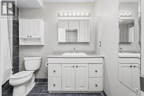 1290 Woodhill Crt, Mississauga, ON - Indoor Photo Showing Bathroom