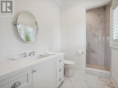 861 Kirkwall Rd, Hamilton, ON - Indoor Photo Showing Bathroom