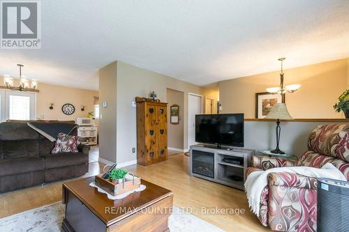 3 Cumberland St, Prince Edward County, ON - Indoor Photo Showing Living Room
