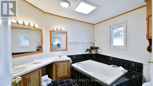 50 Juno Cres, Georgina, ON - Indoor Photo Showing Bathroom