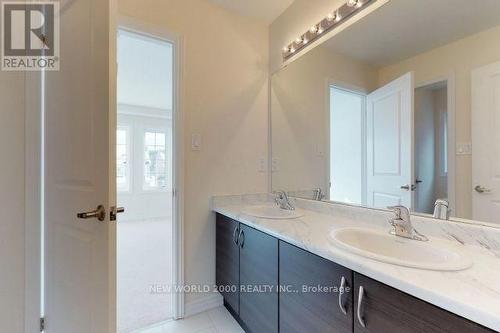 203 Brownley Lane, Essa, ON - Indoor Photo Showing Bathroom