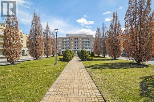 #114 -2506 Rutherford Rd, Vaughan, ON - Outdoor