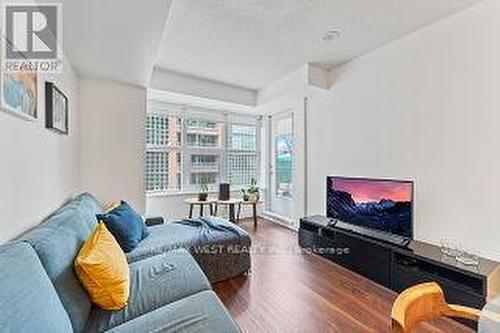 #309 -59 East Liberty St, Toronto, ON - Indoor Photo Showing Living Room
