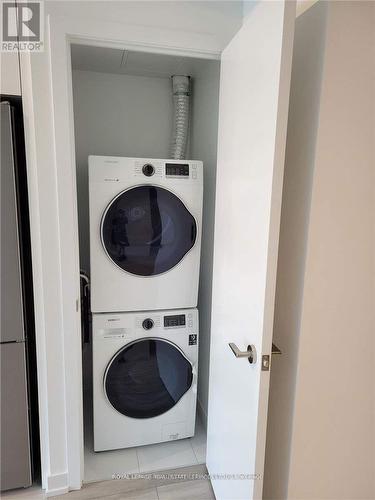 #1404 -458 Richmond St W, Toronto, ON - Indoor Photo Showing Laundry Room