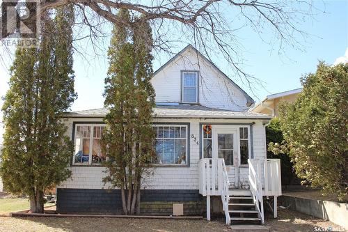 834 6Th Avenue Nw, Moose Jaw, SK - Outdoor