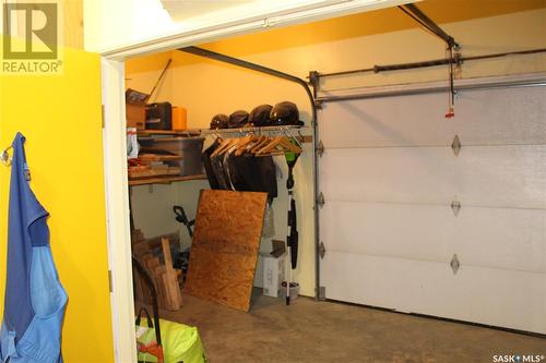 834 6Th Avenue Nw, Moose Jaw, SK - Indoor Photo Showing Garage