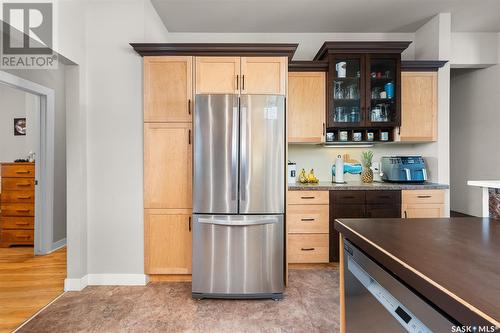 645 Hochelaga Street W, Moose Jaw, SK - Indoor Photo Showing Kitchen