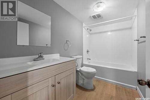 2201 Toronto Street, Regina, SK - Indoor Photo Showing Bathroom