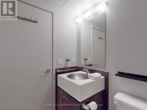 #2007 -3 Navy Wharf Crt, Toronto, ON - Indoor Photo Showing Bathroom