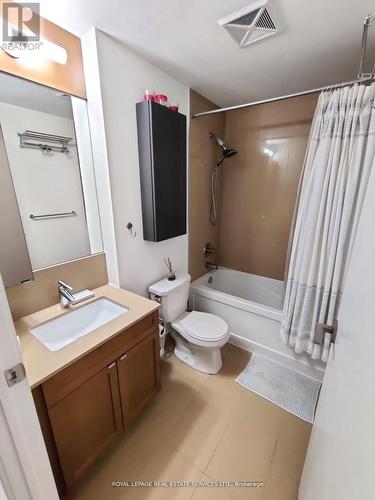 520 - 98 Lillian Street, Toronto, ON - Indoor Photo Showing Bathroom