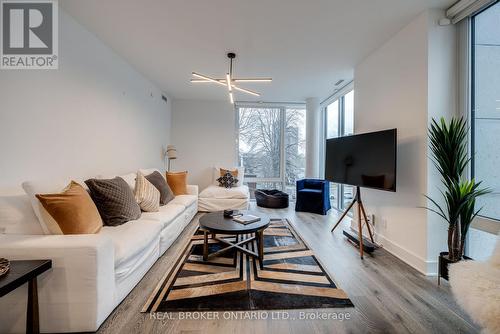 #409 -128 Pears Ave, Toronto, ON - Indoor Photo Showing Living Room