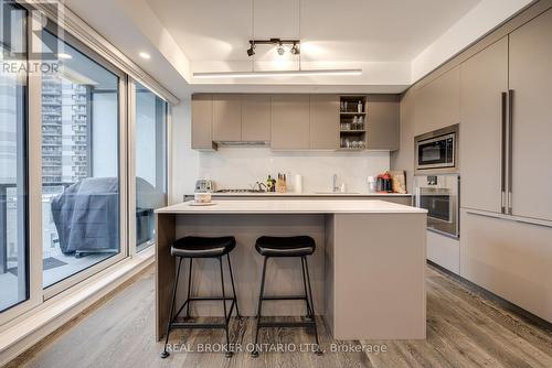 409 - 128 Pears Avenue, Toronto, ON - Indoor Photo Showing Kitchen With Upgraded Kitchen
