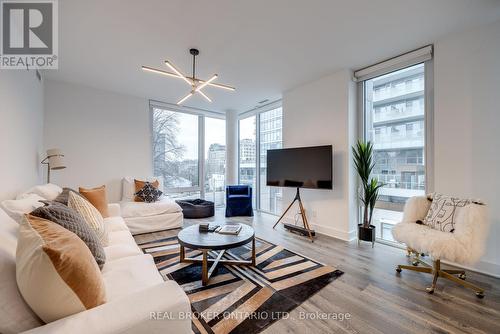 409 - 128 Pears Avenue, Toronto, ON - Indoor Photo Showing Living Room