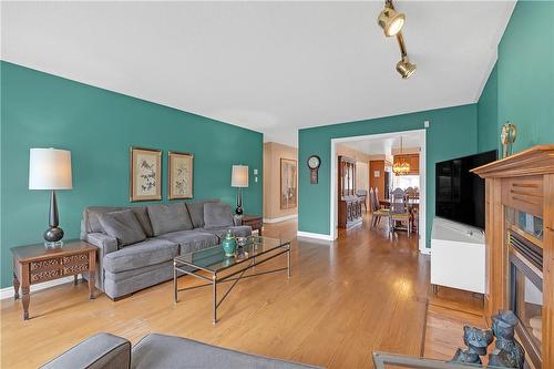 238 Alderlea Avenue, Mount Hope, ON - Indoor Photo Showing Living Room