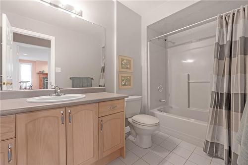 238 Alderlea Avenue, Mount Hope, ON - Indoor Photo Showing Bathroom