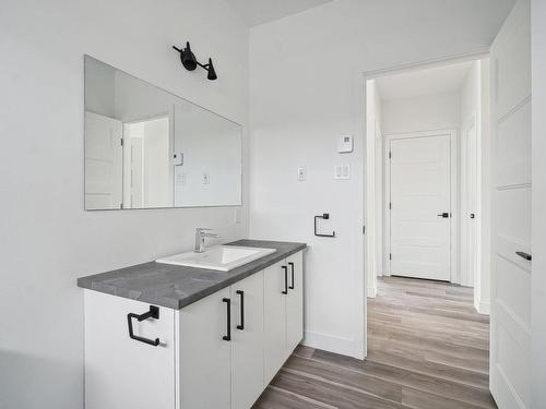 Salle de bains attenante Ã  la CCP - 156  - 158 Rue Brodeur, Vaudreuil-Dorion, QC - Indoor Photo Showing Bathroom