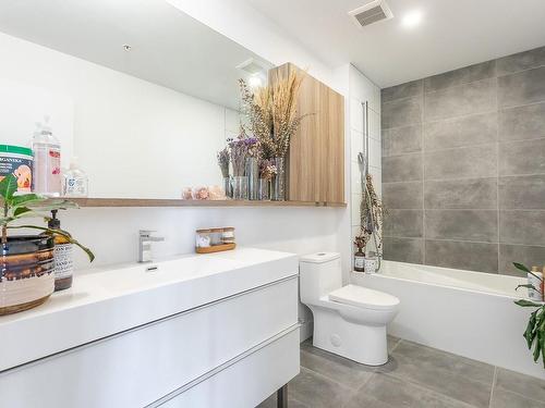 Salle de bains - 812-8 Av. Donegani, Pointe-Claire, QC - Indoor Photo Showing Bathroom