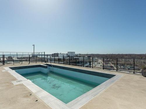 Piscine - 812-8 Av. Donegani, Pointe-Claire, QC - Outdoor With In Ground Pool With View