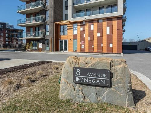 ExtÃ©rieur - 812-8 Av. Donegani, Pointe-Claire, QC - Outdoor With Balcony With Facade