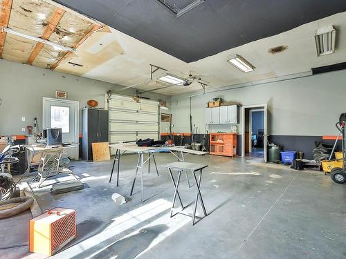 Garage - 2870 Ch. Côte-Des-Cascades, Papineauville, QC - Indoor Photo Showing Garage