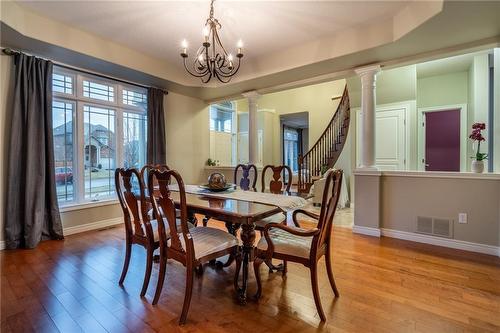 152 Central Avenue, Grimsby, ON - Indoor Photo Showing Dining Room