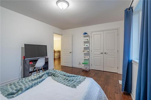 152 Central Avenue, Grimsby, ON - Indoor Photo Showing Bedroom