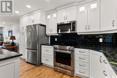 2215 Oddie Street, Regina, SK - Indoor Photo Showing Kitchen With Stainless Steel Kitchen With Upgraded Kitchen